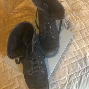 Size 10 palladium’s